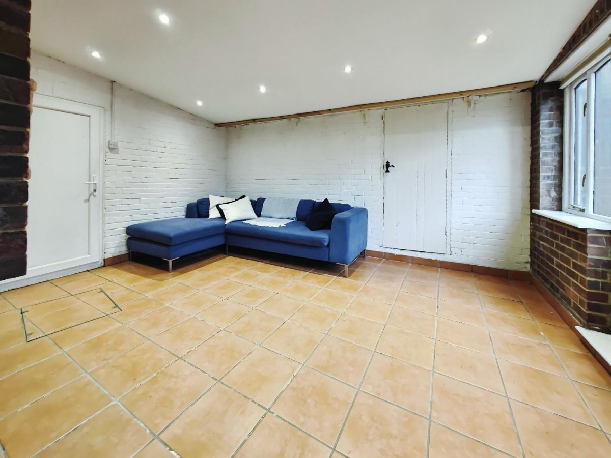 Manor Close, Bracknell, RG42 2BA