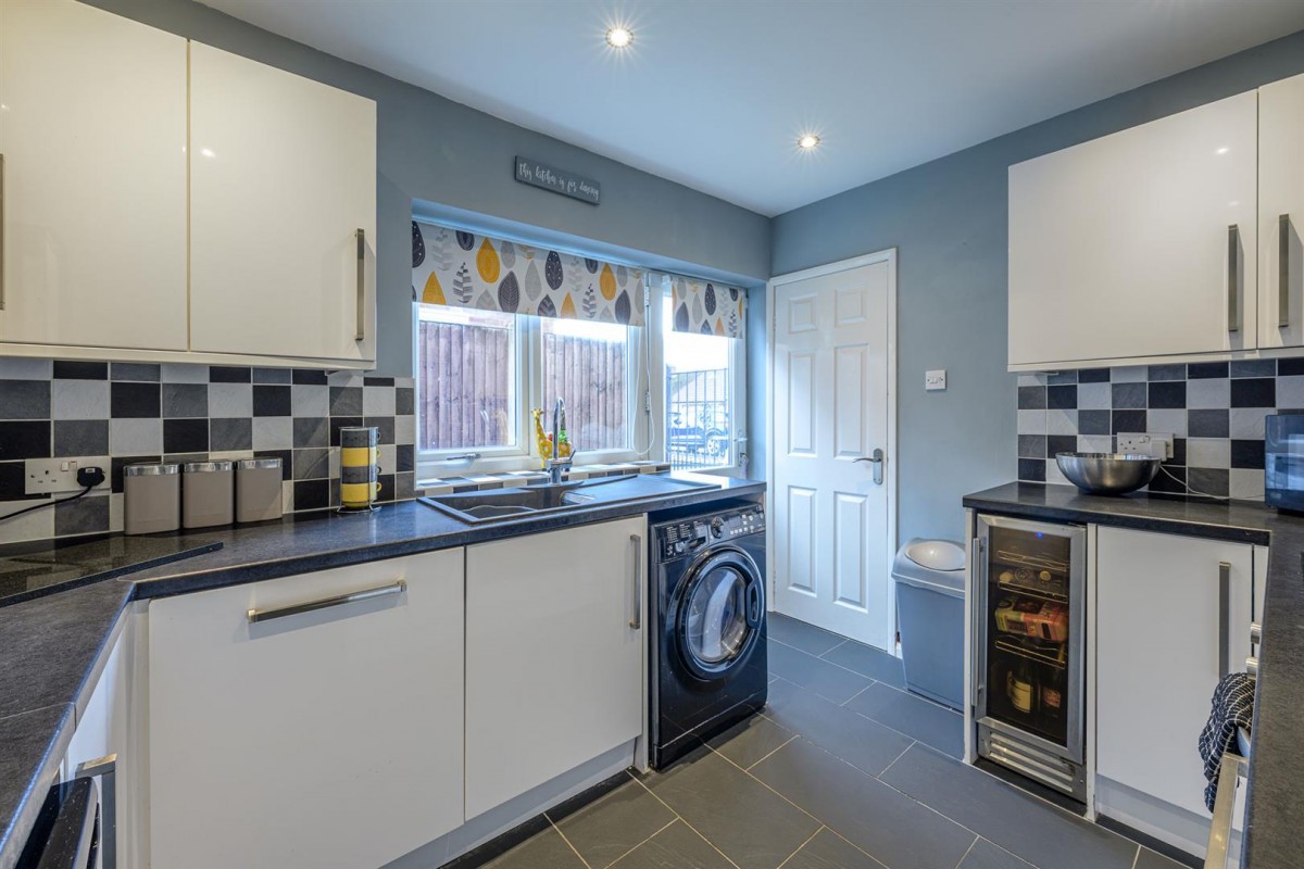 Rose Avenue, Kingswinford, DY6 8LE