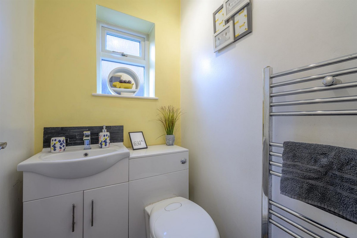 Rose Avenue, Kingswinford, DY6 8LE