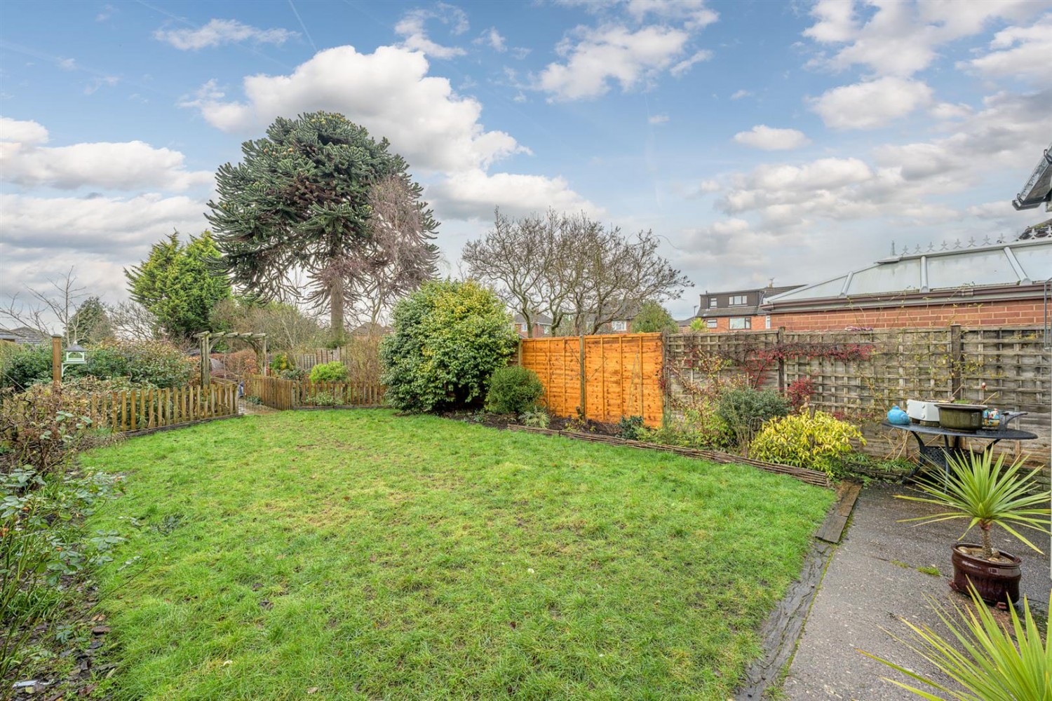 Standhills Road, Kingswinford, DY6 8JR