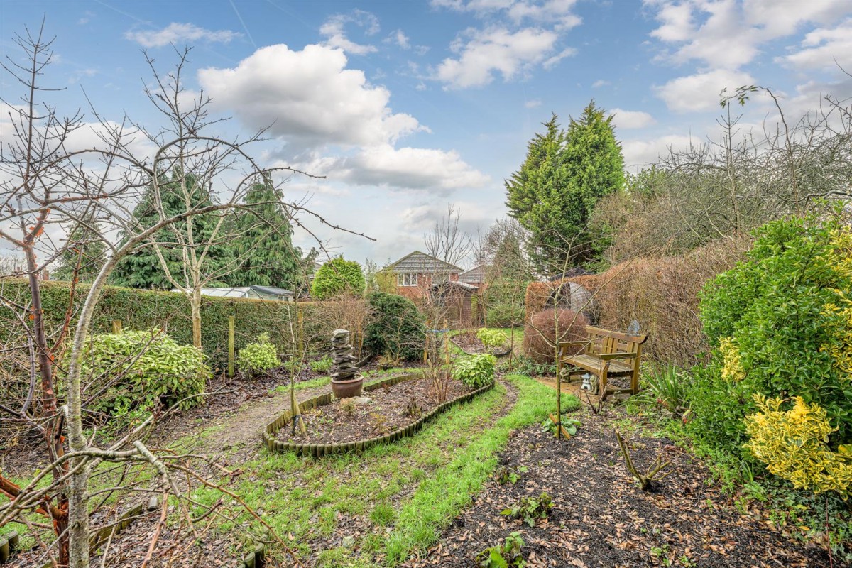 Standhills Road, Kingswinford, DY6 8JR