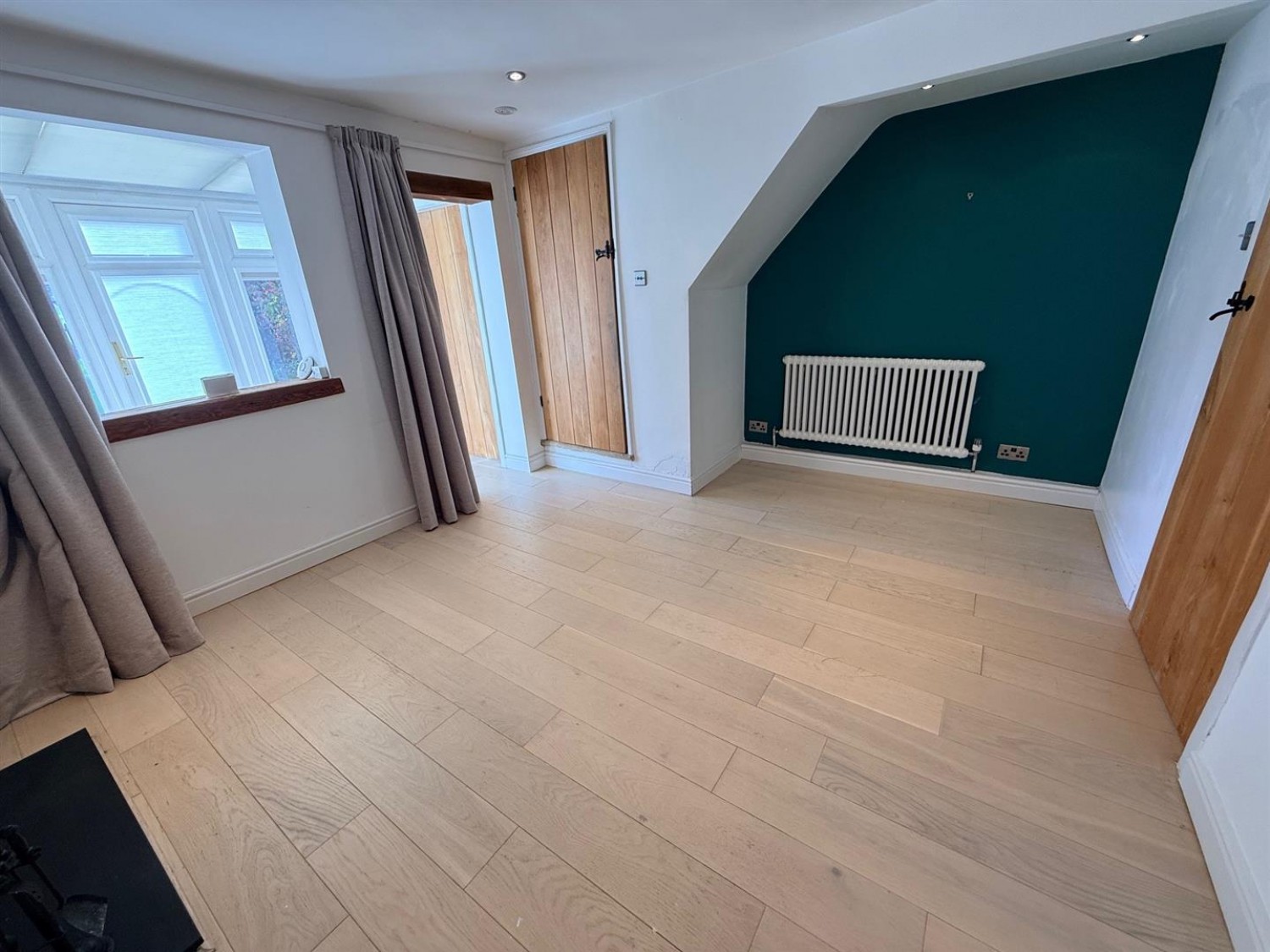 Austcliffe Road, Cookley, Kidderminster, DY10 3UR