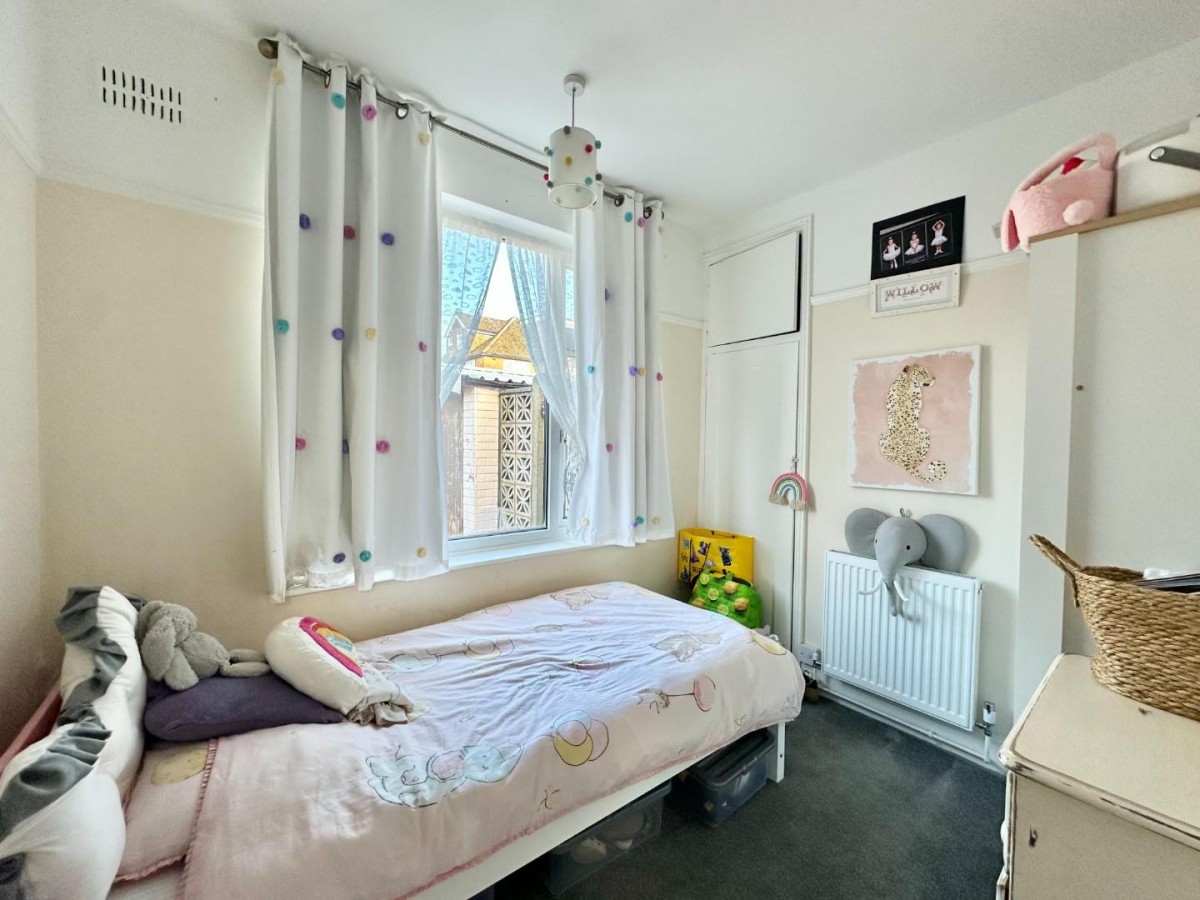 Mahlon Avenue, Ruislip