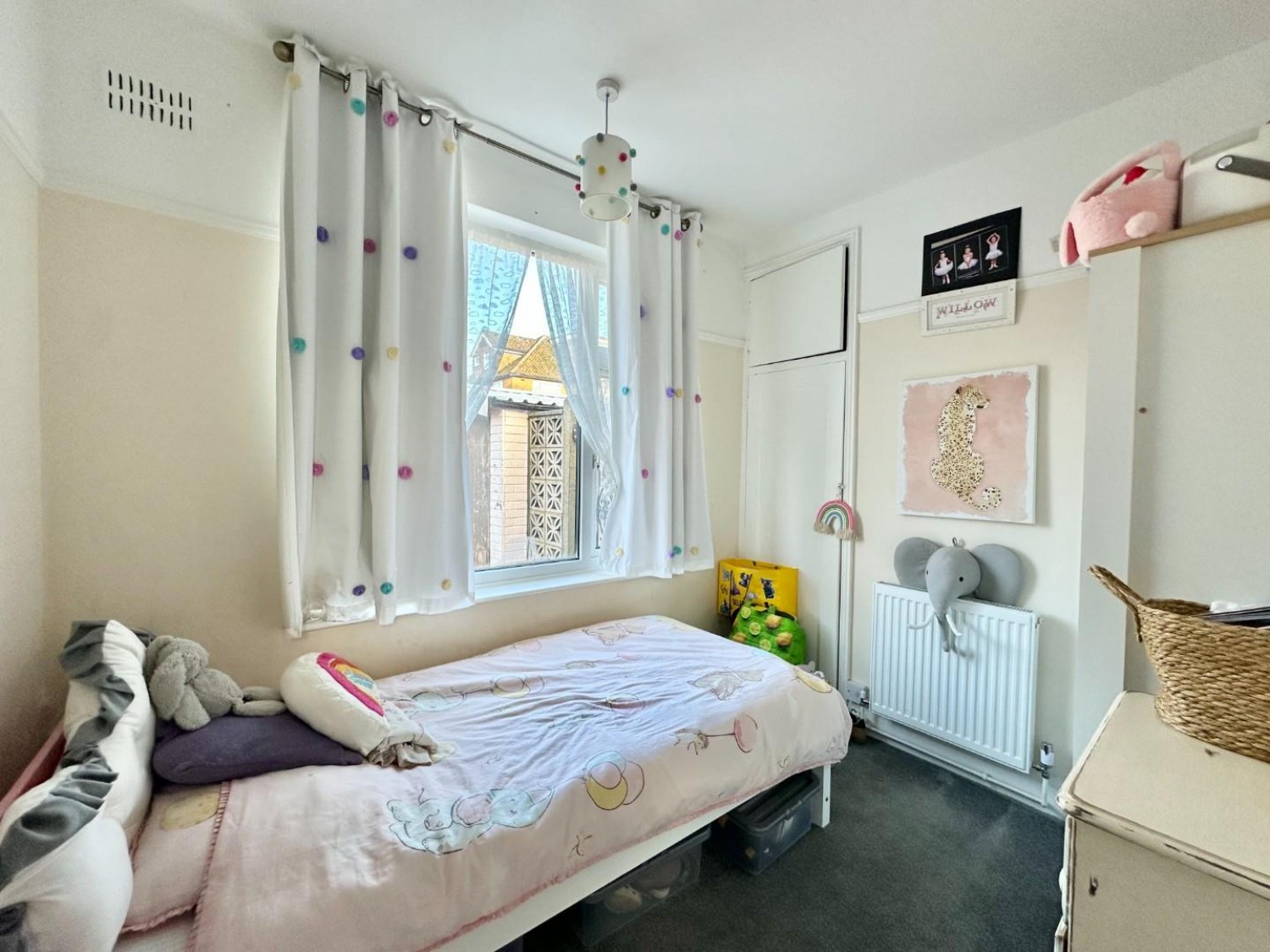 Mahlon Avenue, Ruislip