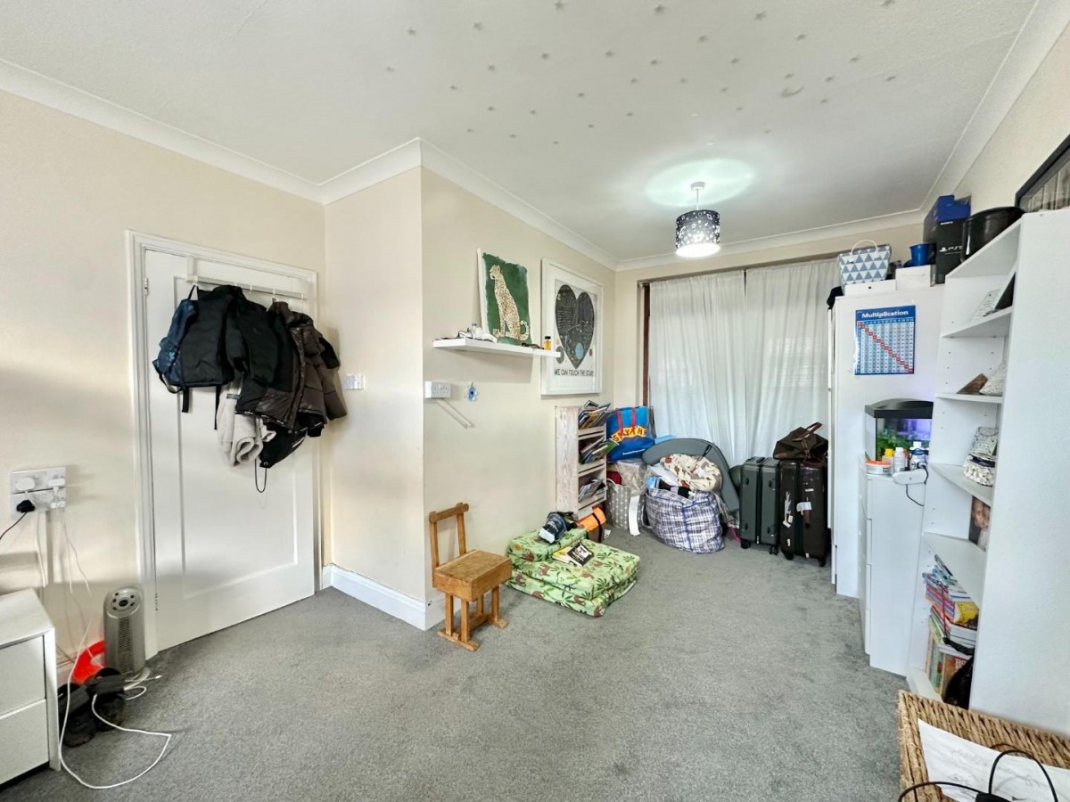 Mahlon Avenue, Ruislip