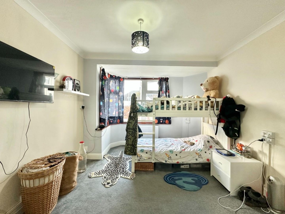 Mahlon Avenue, Ruislip