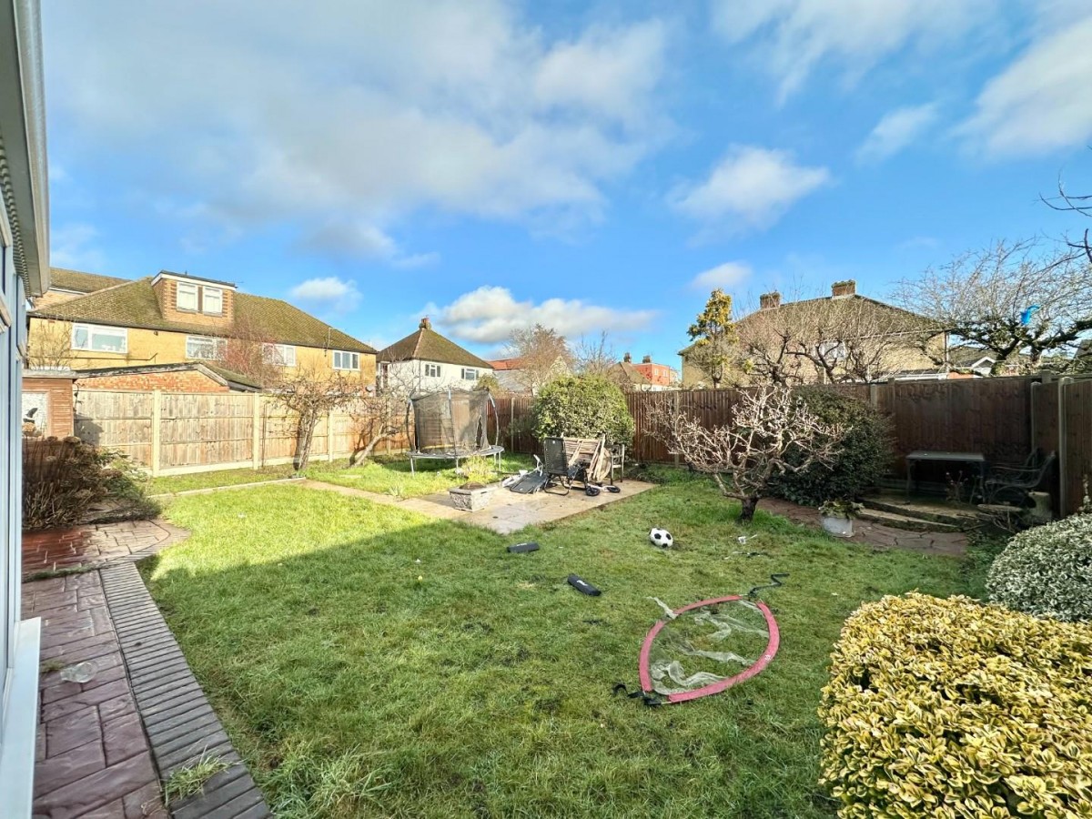 Mahlon Avenue, Ruislip