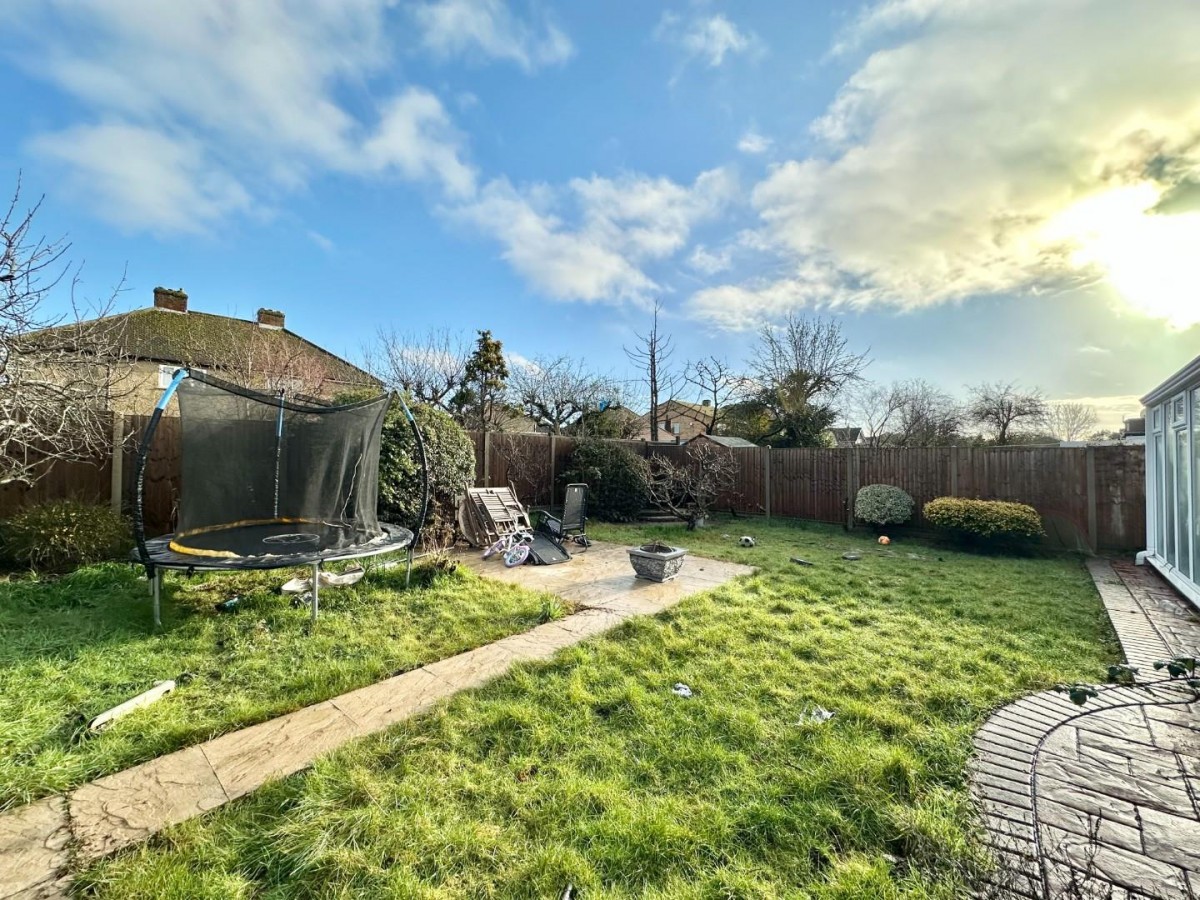 Mahlon Avenue, Ruislip