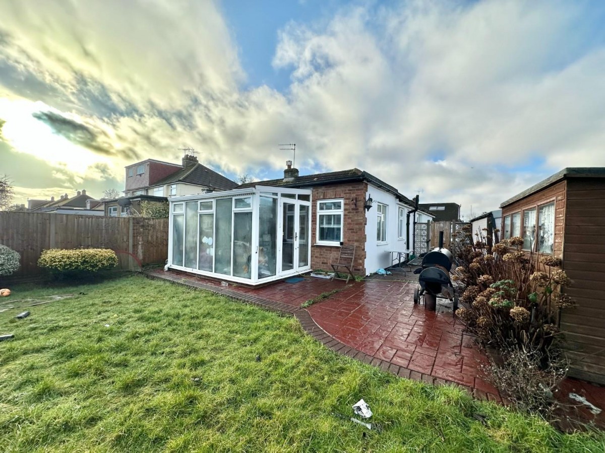 Mahlon Avenue, Ruislip