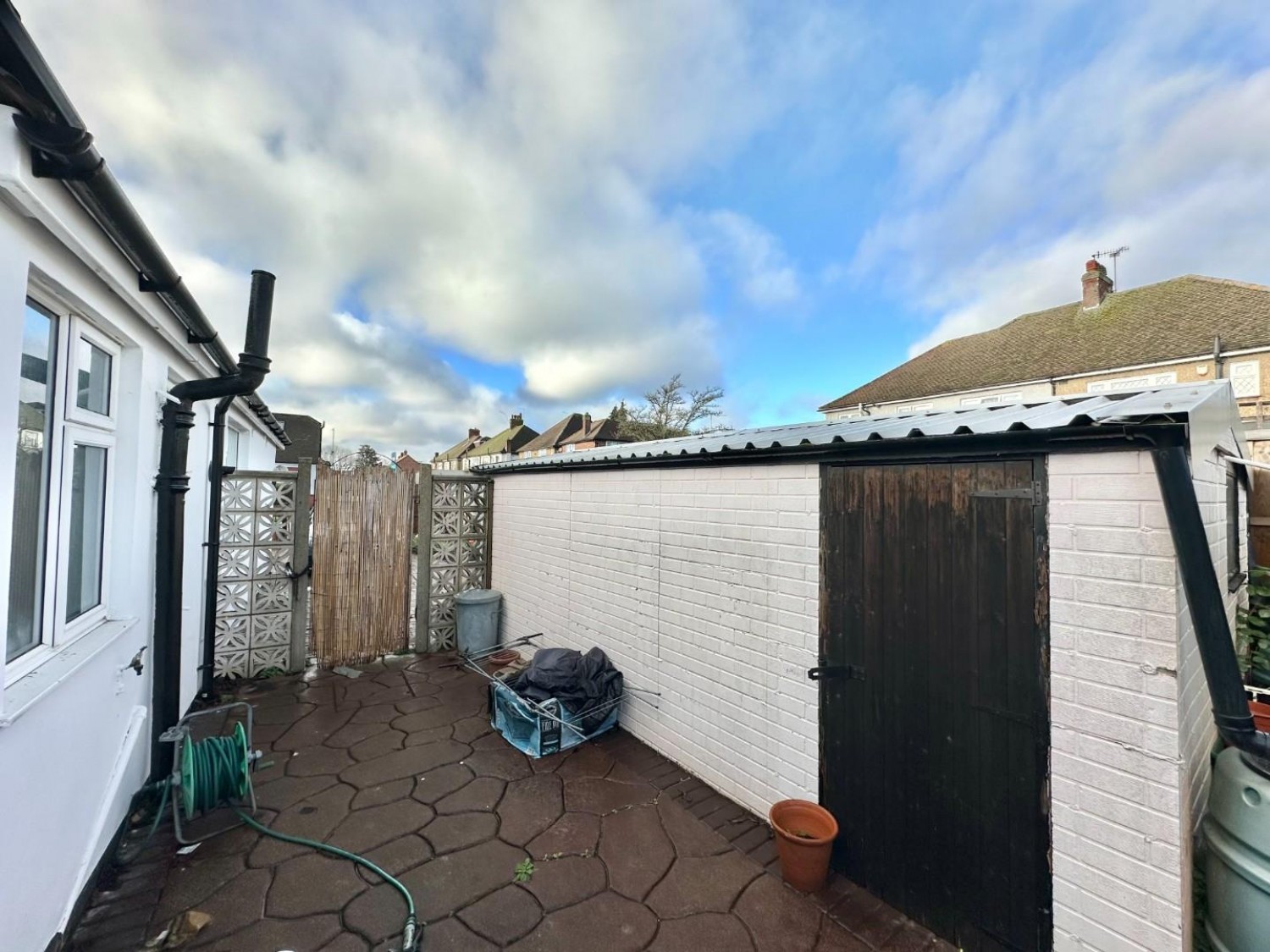 Mahlon Avenue, Ruislip