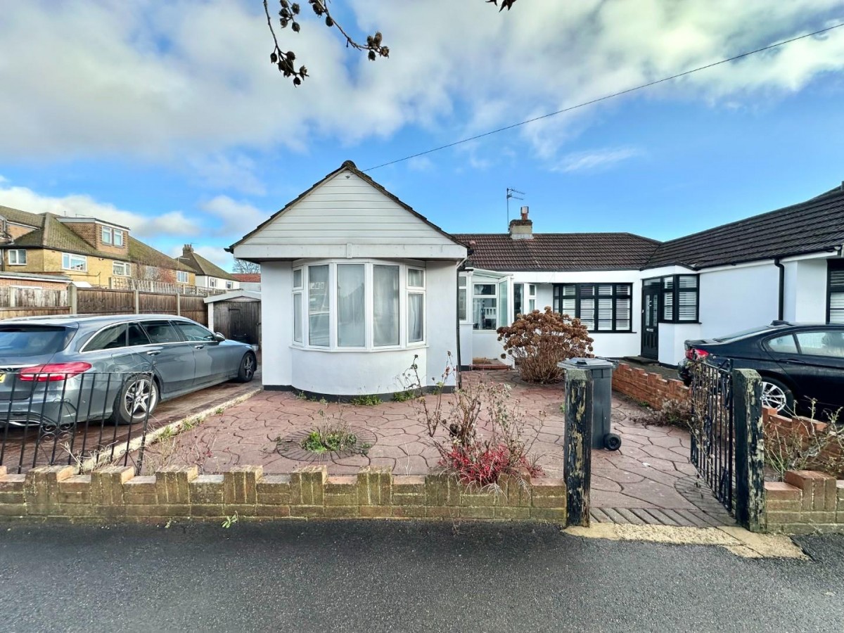 Mahlon Avenue, Ruislip