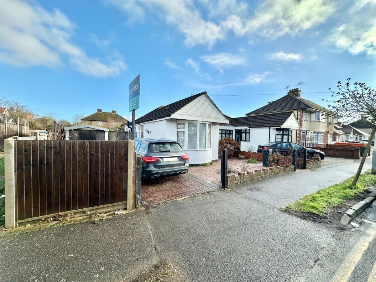 Mahlon Avenue, Ruislip