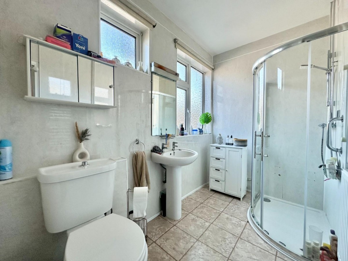 Mahlon Avenue, Ruislip