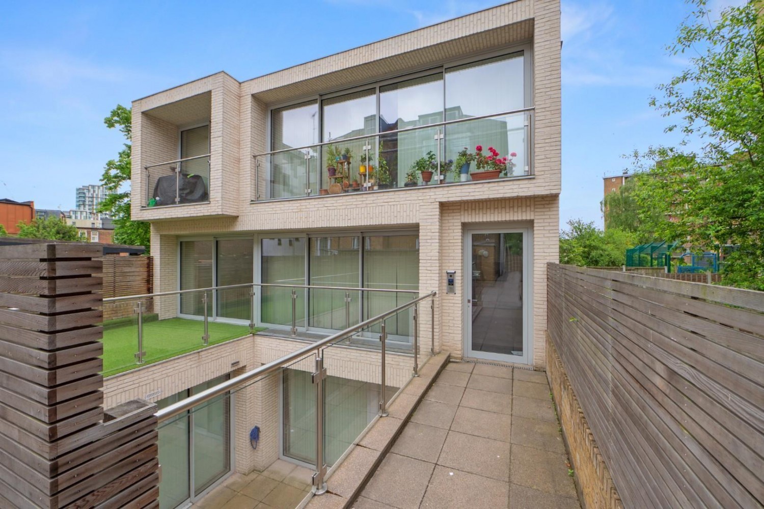 Seven Sisters Road, London, N4