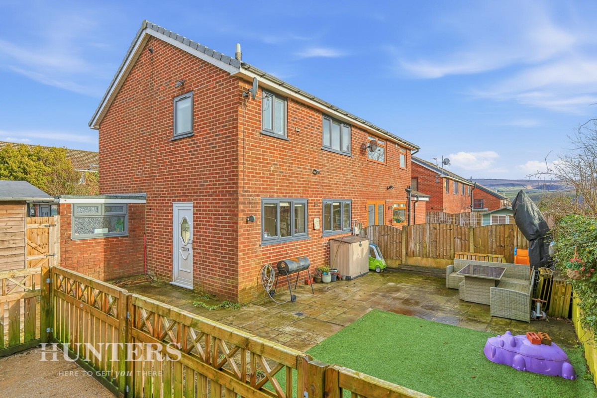 Petts Crescent, Littleborough OL15 8ED