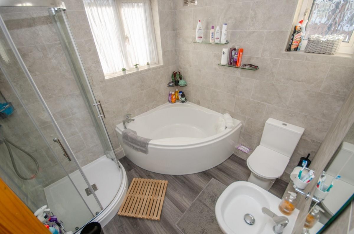 Bridgeleap Road, Downend. Bristol, BS16 6TP