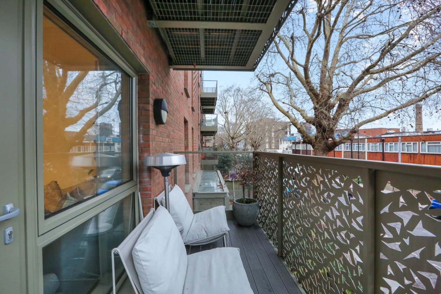 Lomond Grove, London, SE5