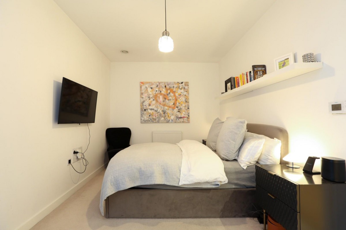 Lomond Grove, London, SE5