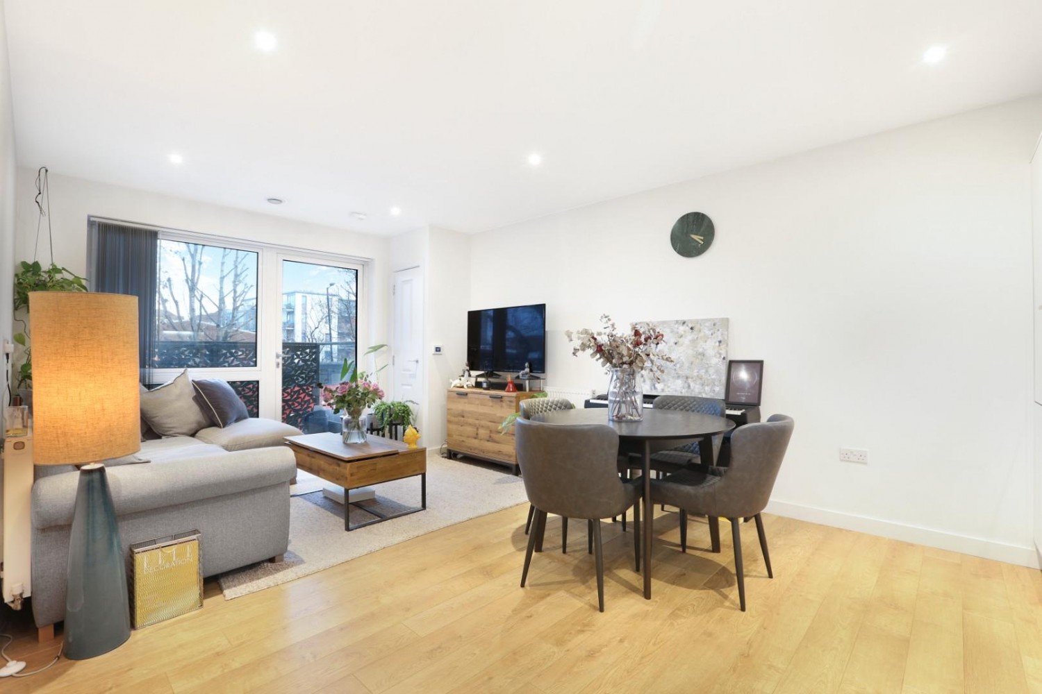 Lomond Grove, London, SE5