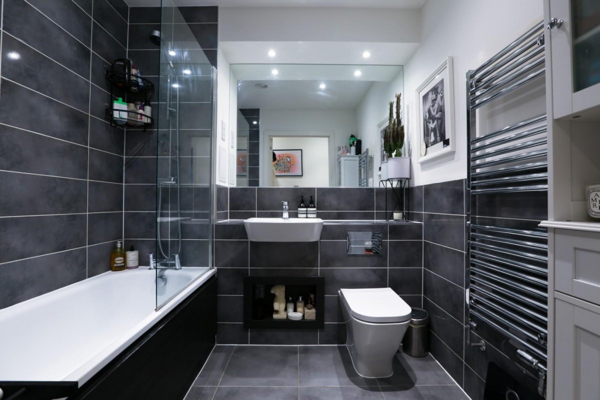 Lomond Grove, London, SE5