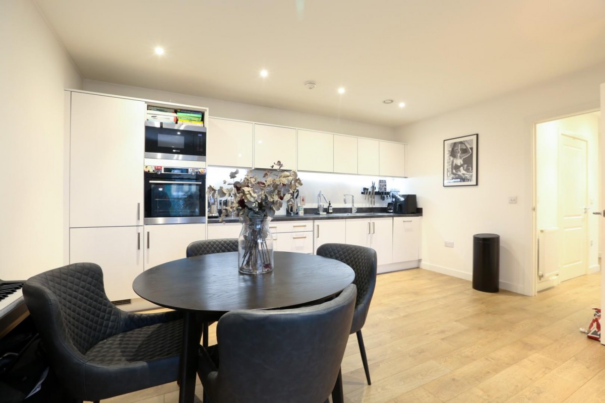 Lomond Grove, London, SE5