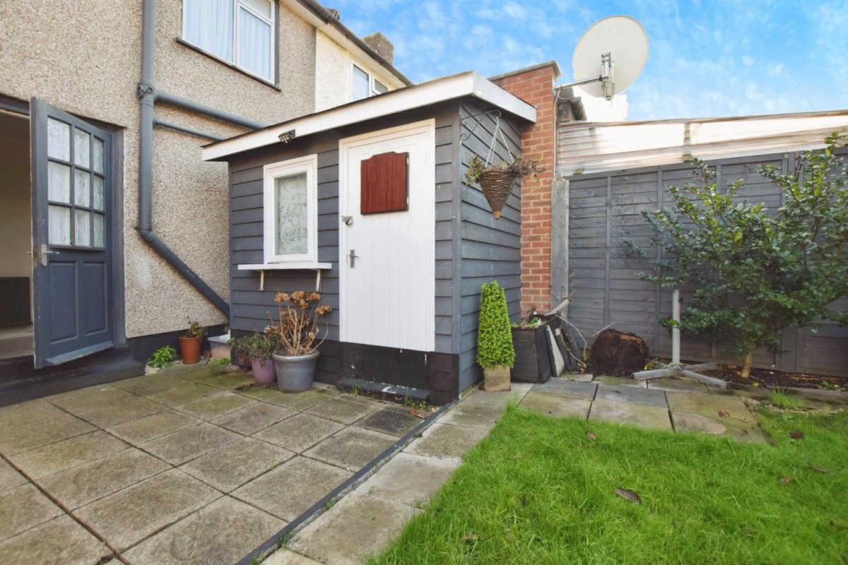 Cornshaw Road, Dagenham, RM8