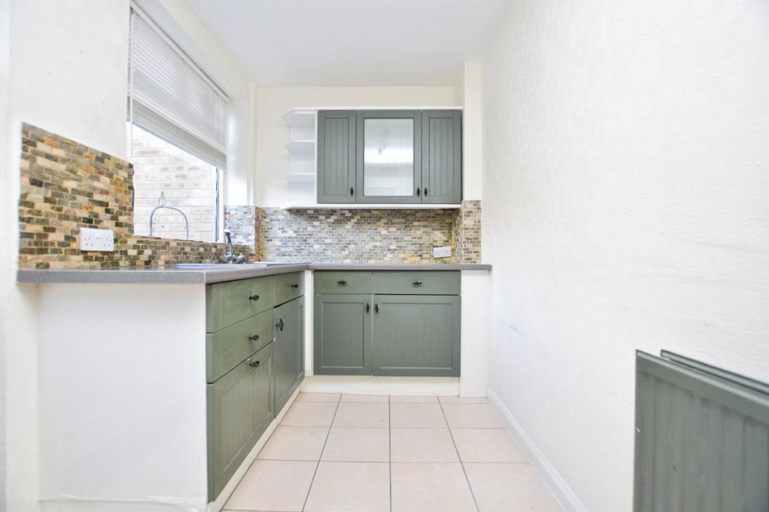 Cornshaw Road, Dagenham, RM8