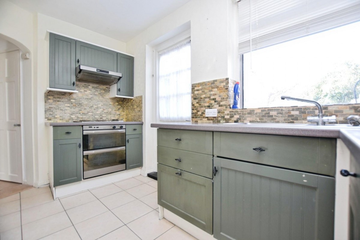 Cornshaw Road, Dagenham, RM8