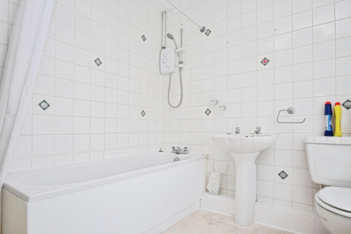 Cornshaw Road, Dagenham, RM8