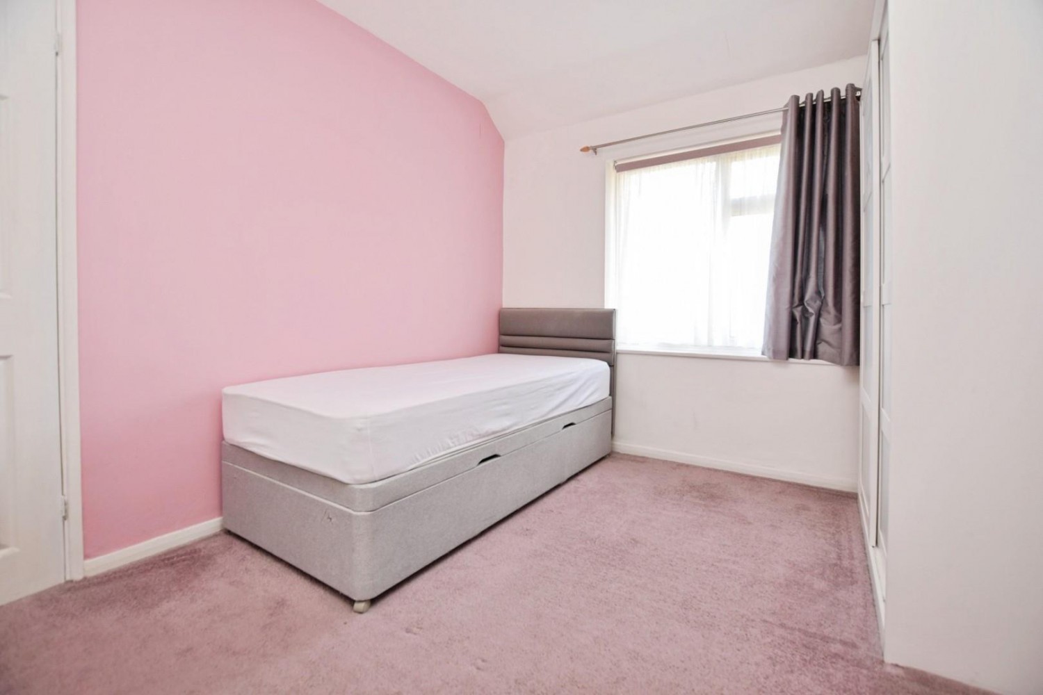 Cornshaw Road, Dagenham, RM8
