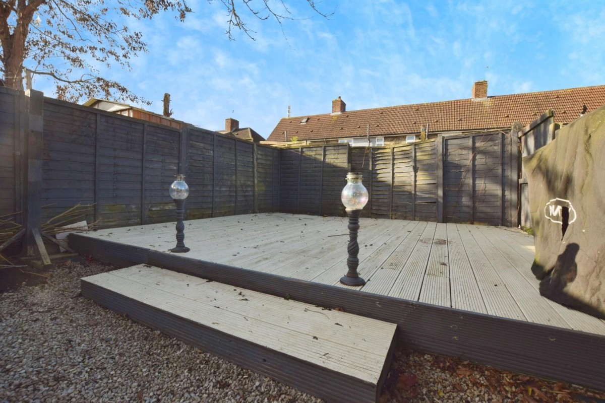 Cornshaw Road, Dagenham, RM8