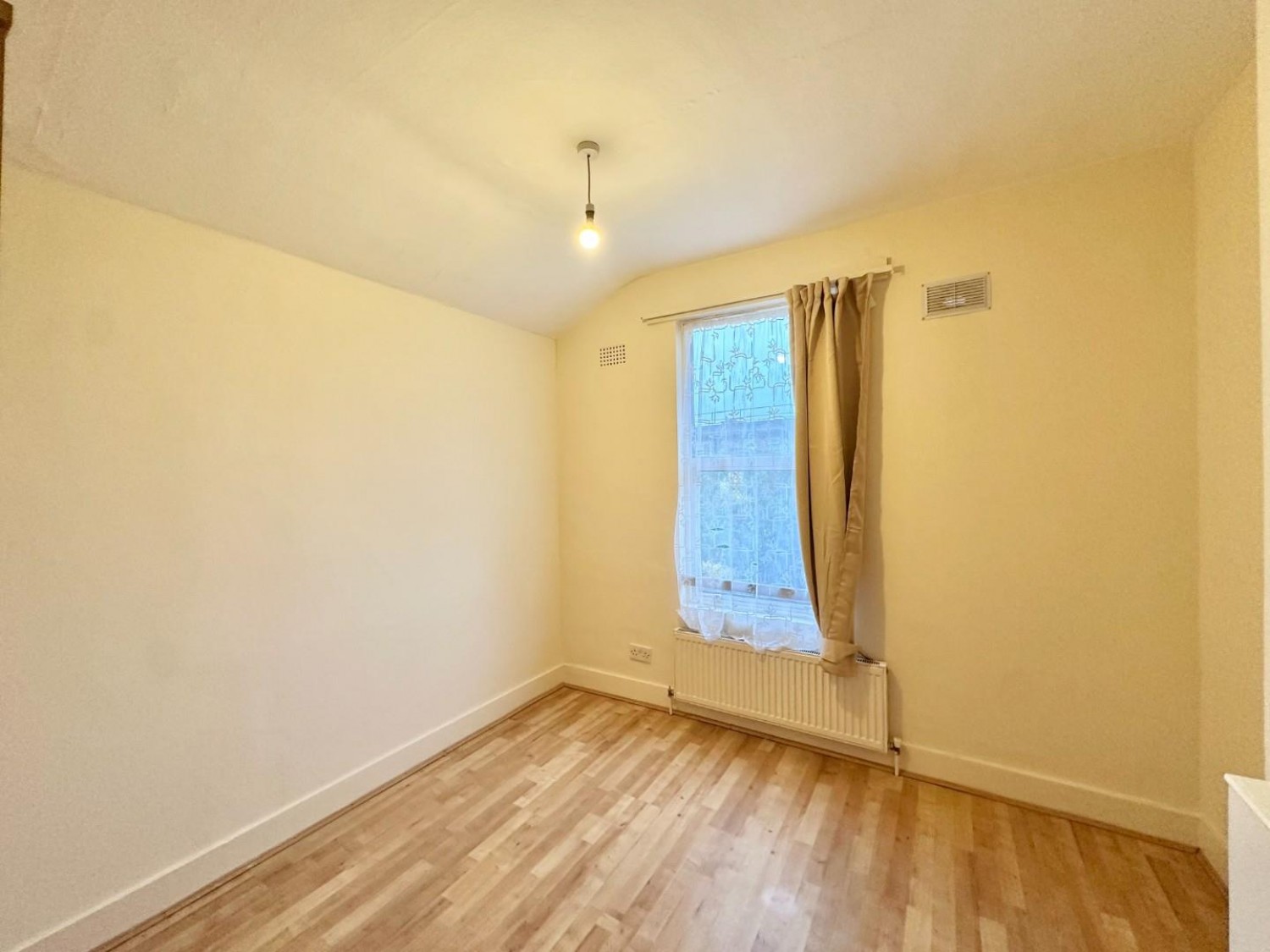 Mount Avenue, Southall