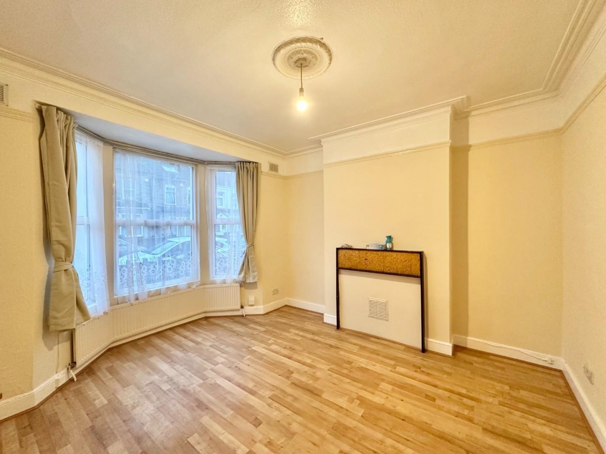 Mount Avenue, Southall