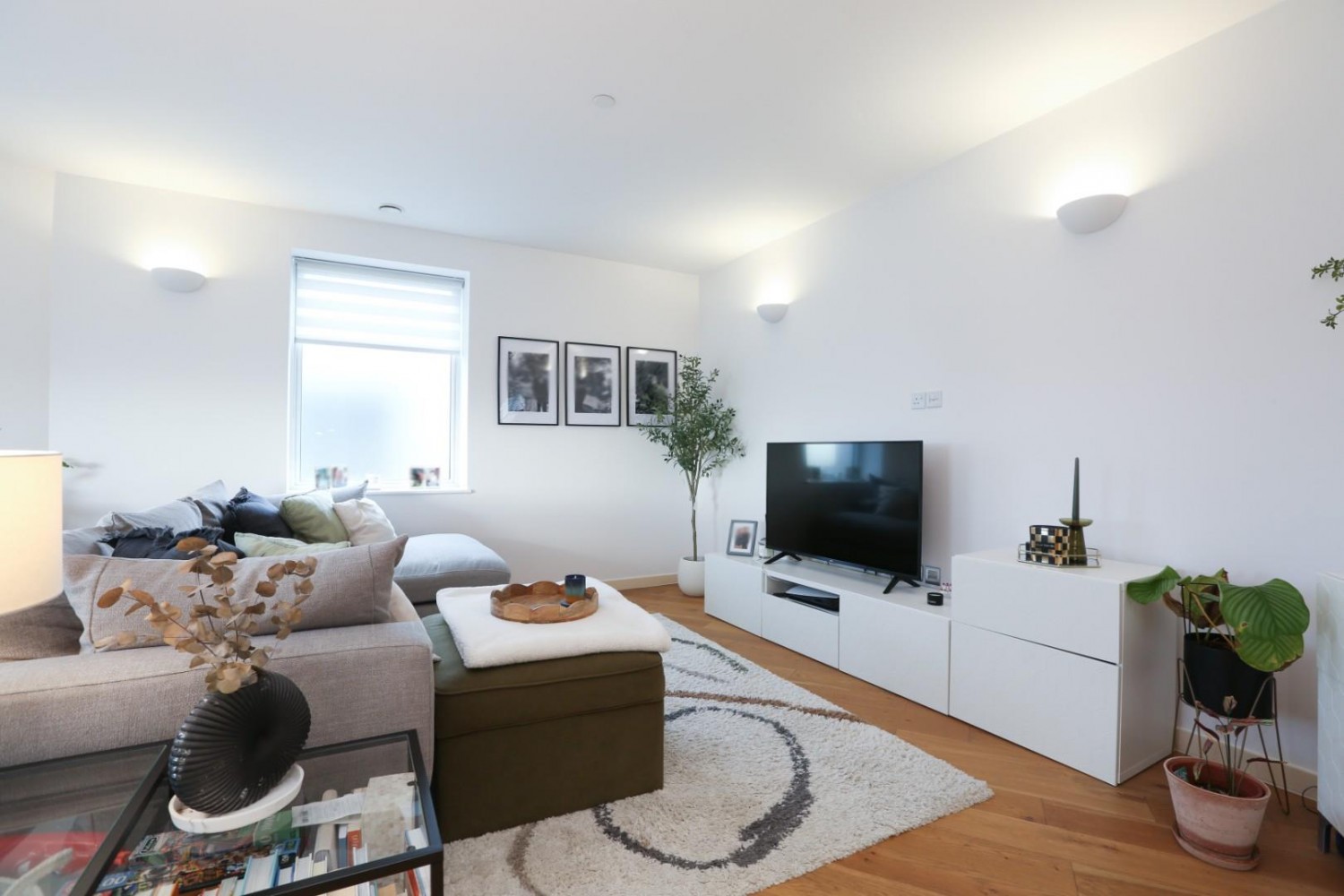 Camberwell New Road. London, SE5