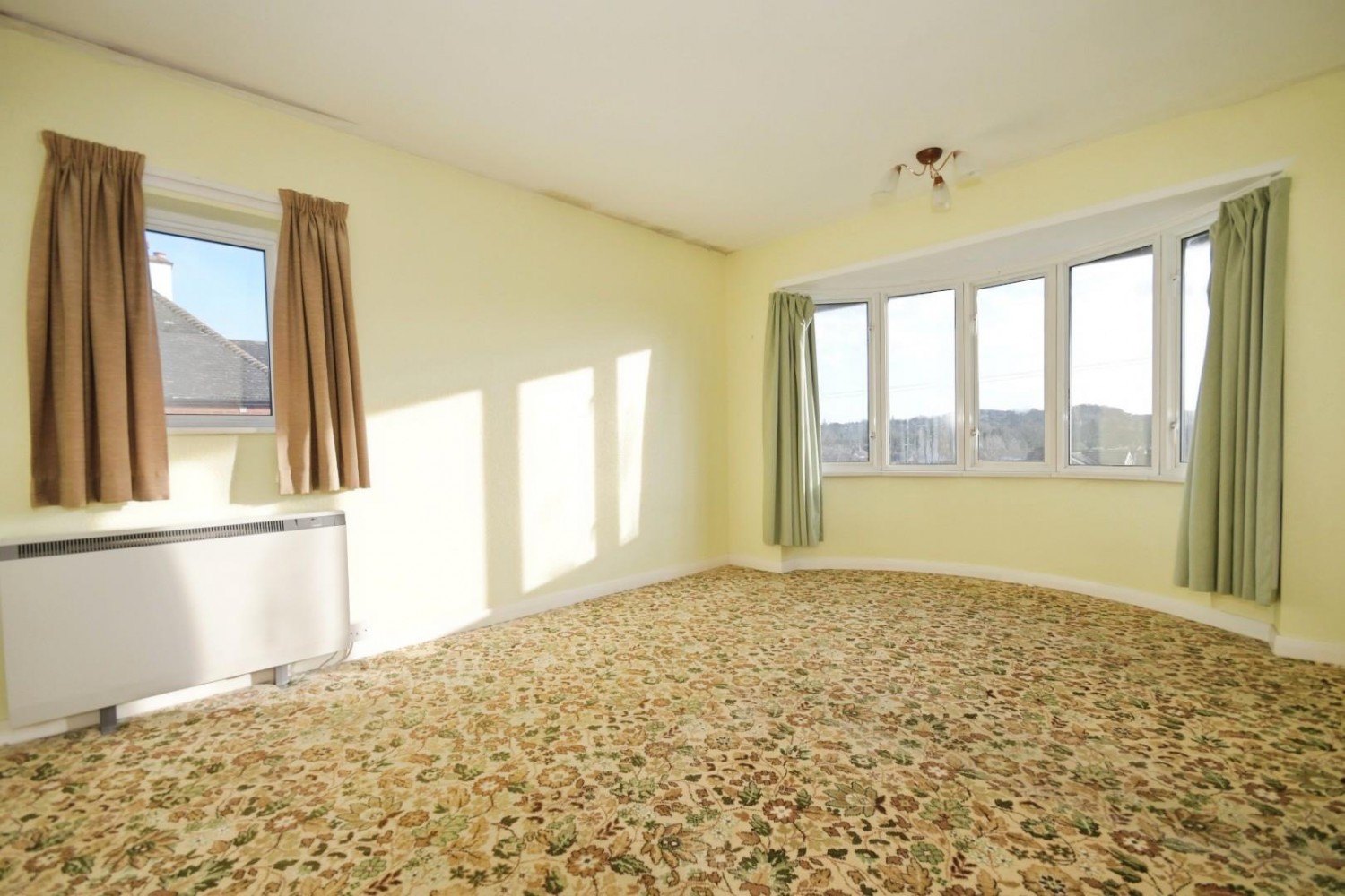 3 bedroom House for sale in Old Road, Brampton, Chesterfield, S40 3QL