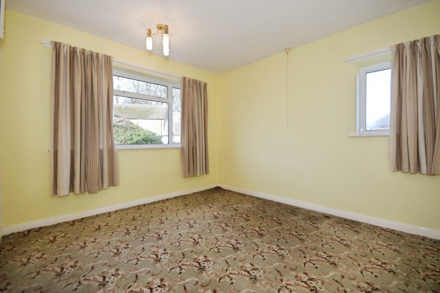 3 bedroom House for sale in Old Road, Brampton, Chesterfield, S40 3QL