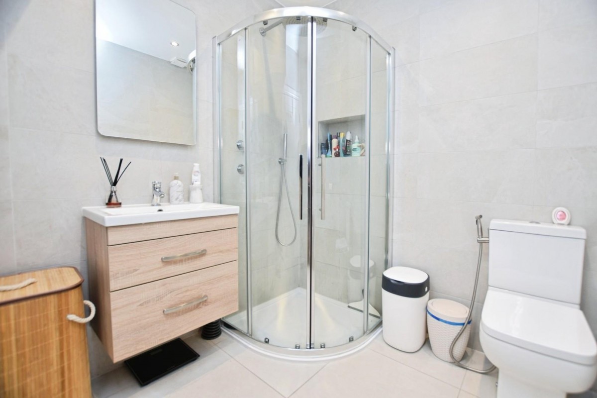 Laburnum Avenue, Hornchurch, RM12