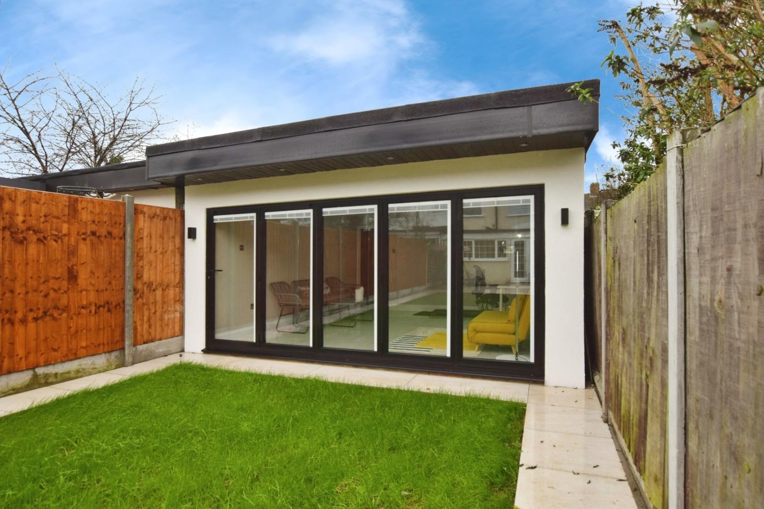 Laburnum Avenue, Hornchurch, RM12