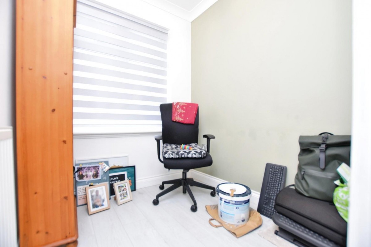 Laburnum Avenue, Hornchurch, RM12