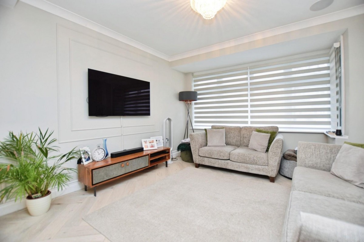 Laburnum Avenue, Hornchurch, RM12