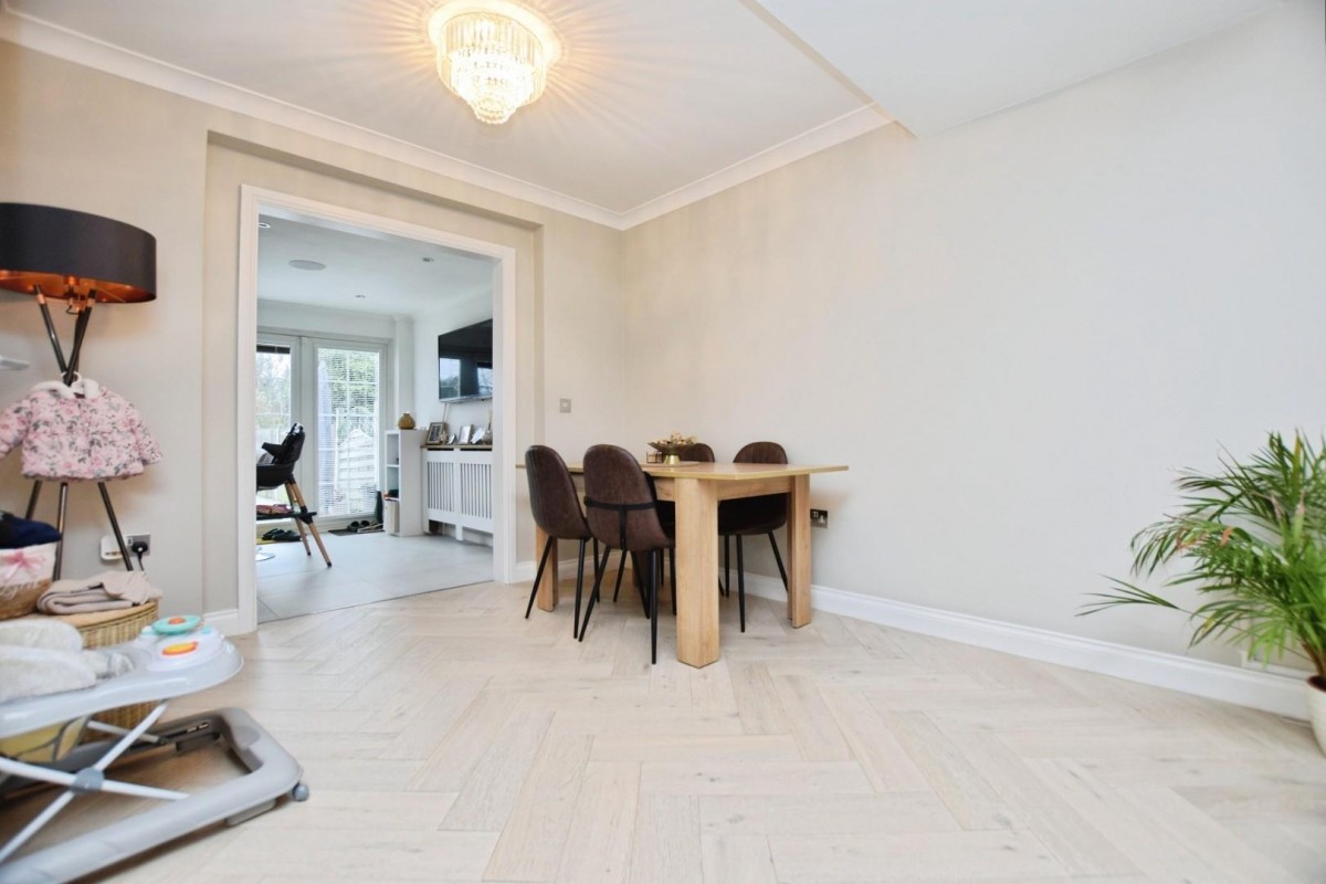 Laburnum Avenue, Hornchurch, RM12