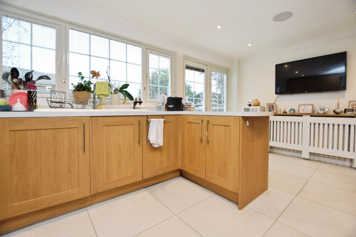 Laburnum Avenue, Hornchurch, RM12