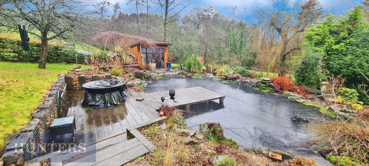 Hele Cross, Bradninch