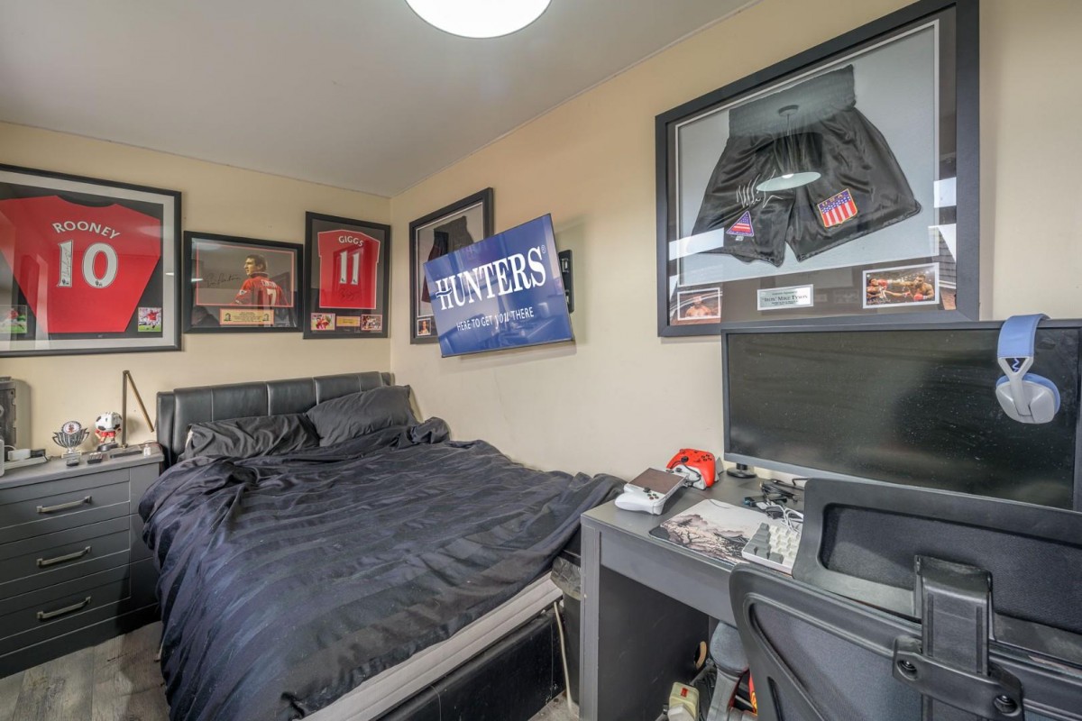 Cowley Drive, Milking Bank