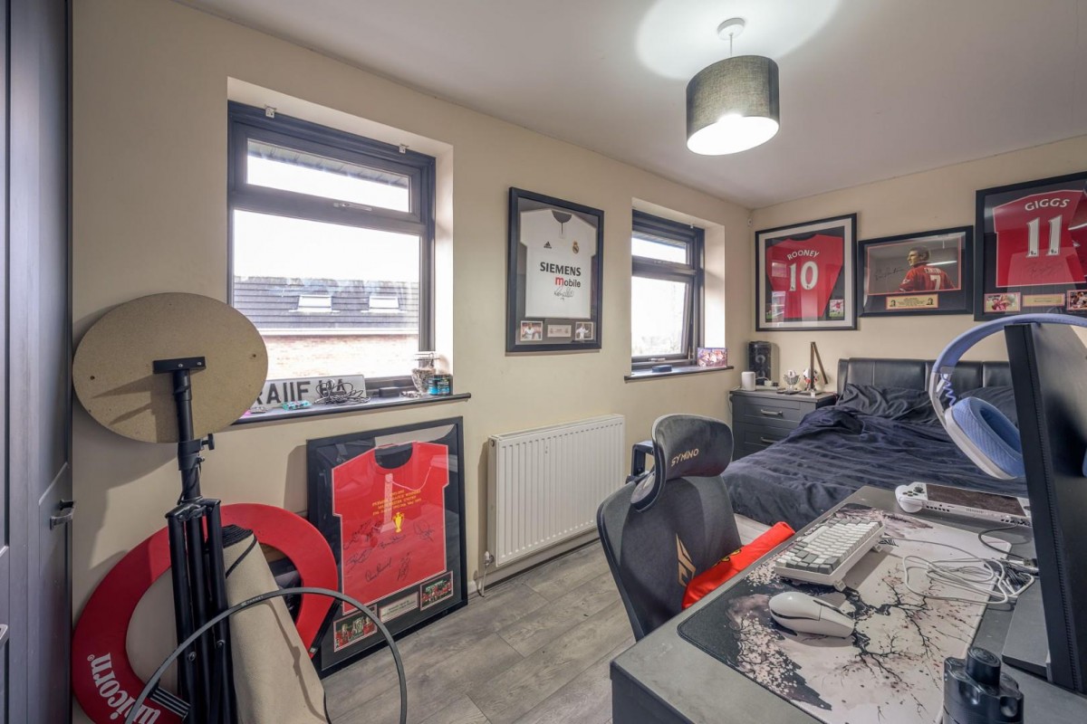 Cowley Drive, Milking Bank