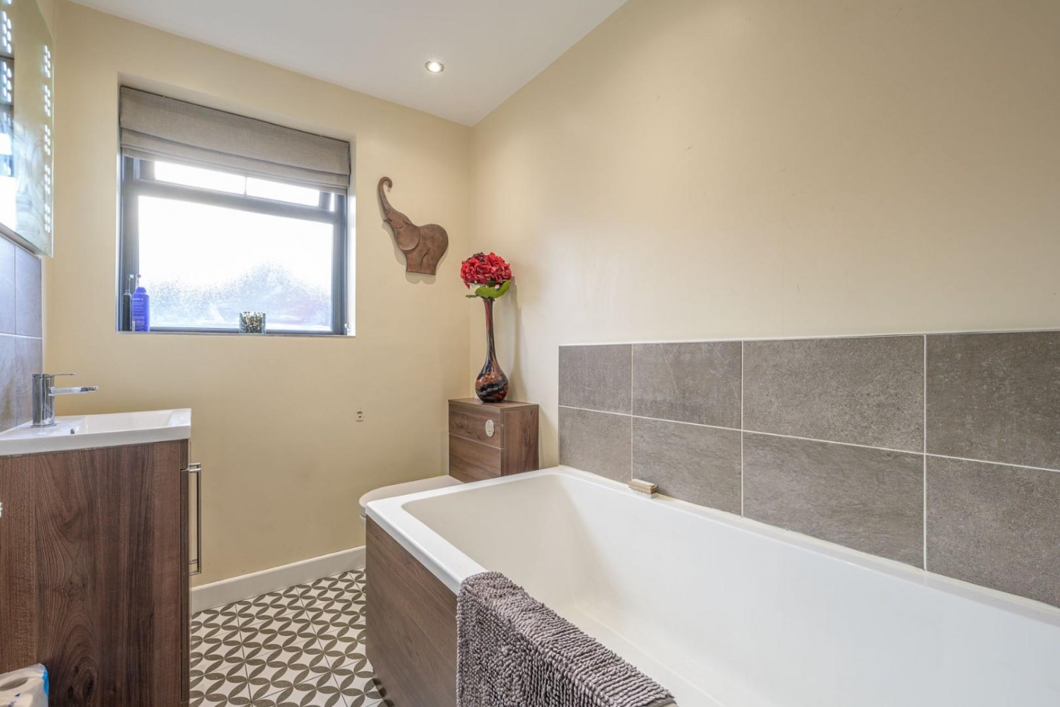 Cowley Drive, Milking Bank