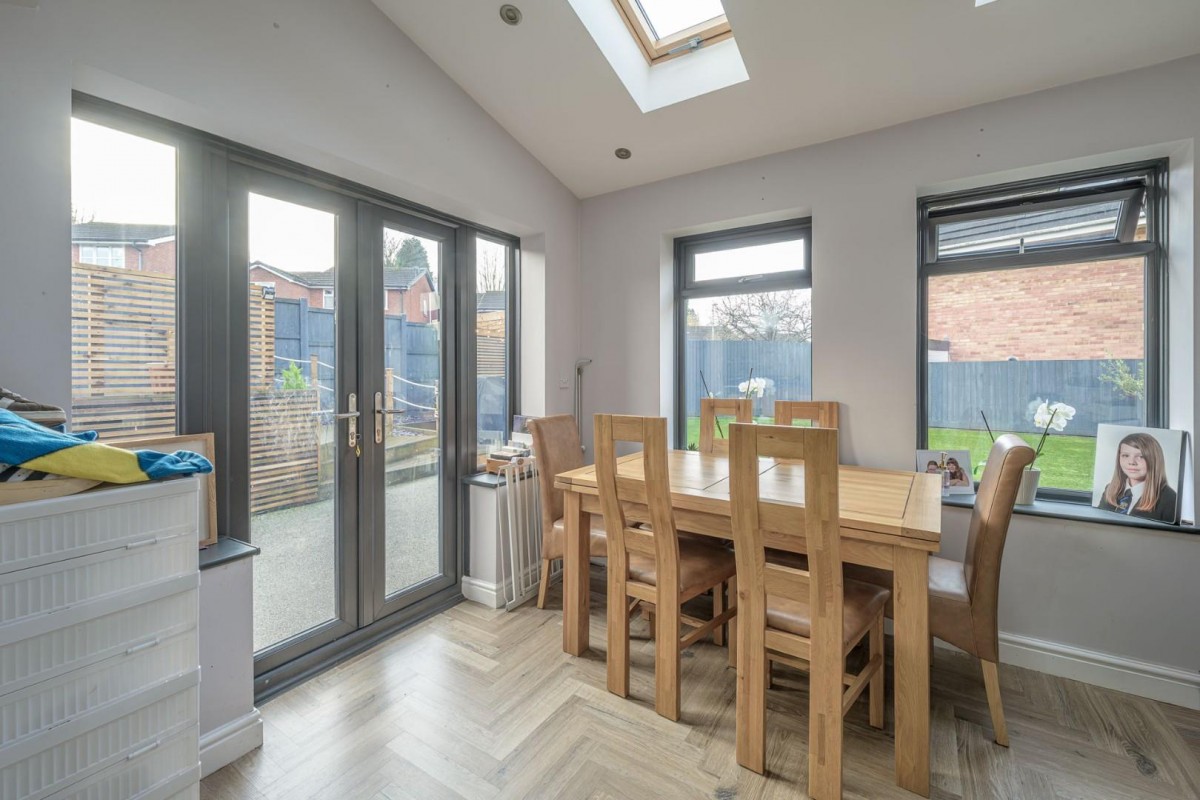 Cowley Drive, Milking Bank