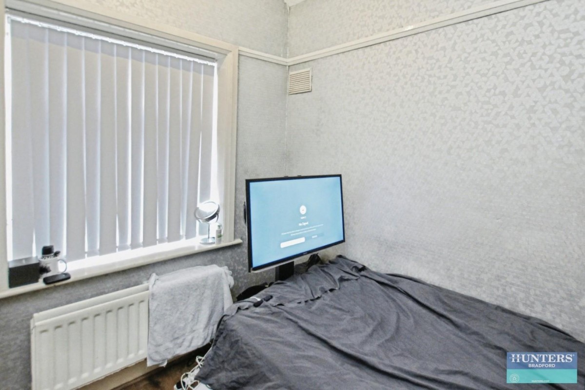 The Oval Bradford, BD8 0AU