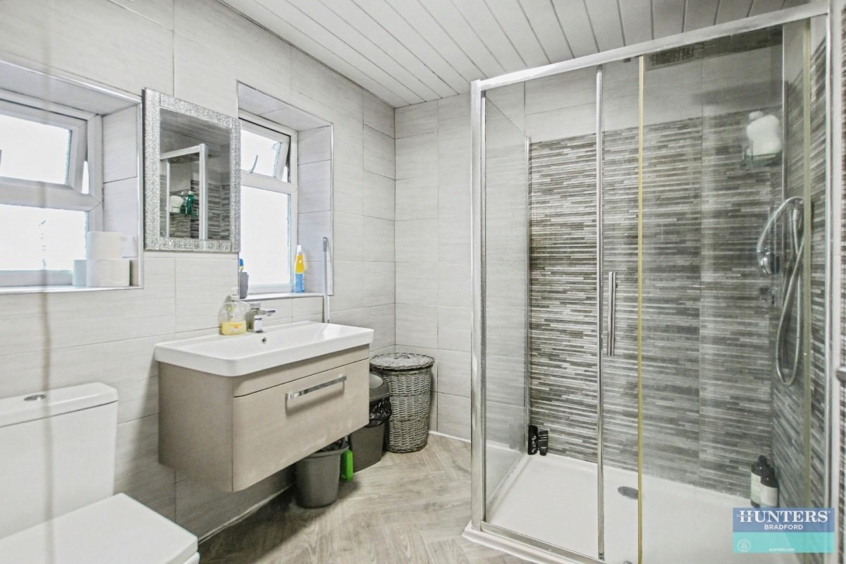 The Oval Bradford, BD8 0AU