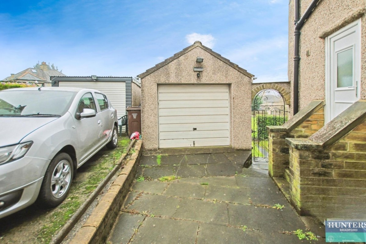 The Oval Bradford, BD8 0AU